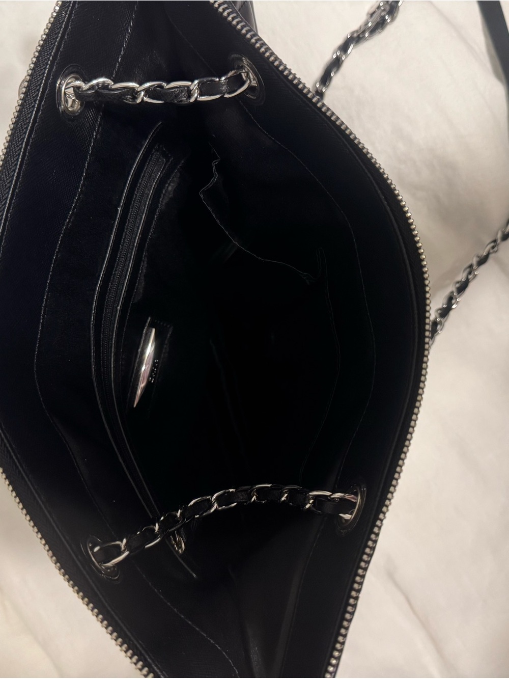 DKNY Quilted Leather Shoulder Bag Black with Silver Hardware Moto Luxe City - Picture 8 of 9